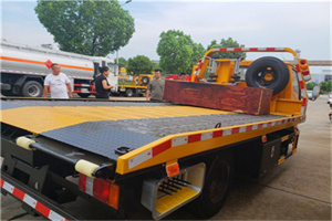 高港附近拖车电话号码服务