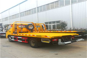 高港附近拖车救援搭电