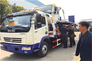 高港汽车道路救援拖车价格